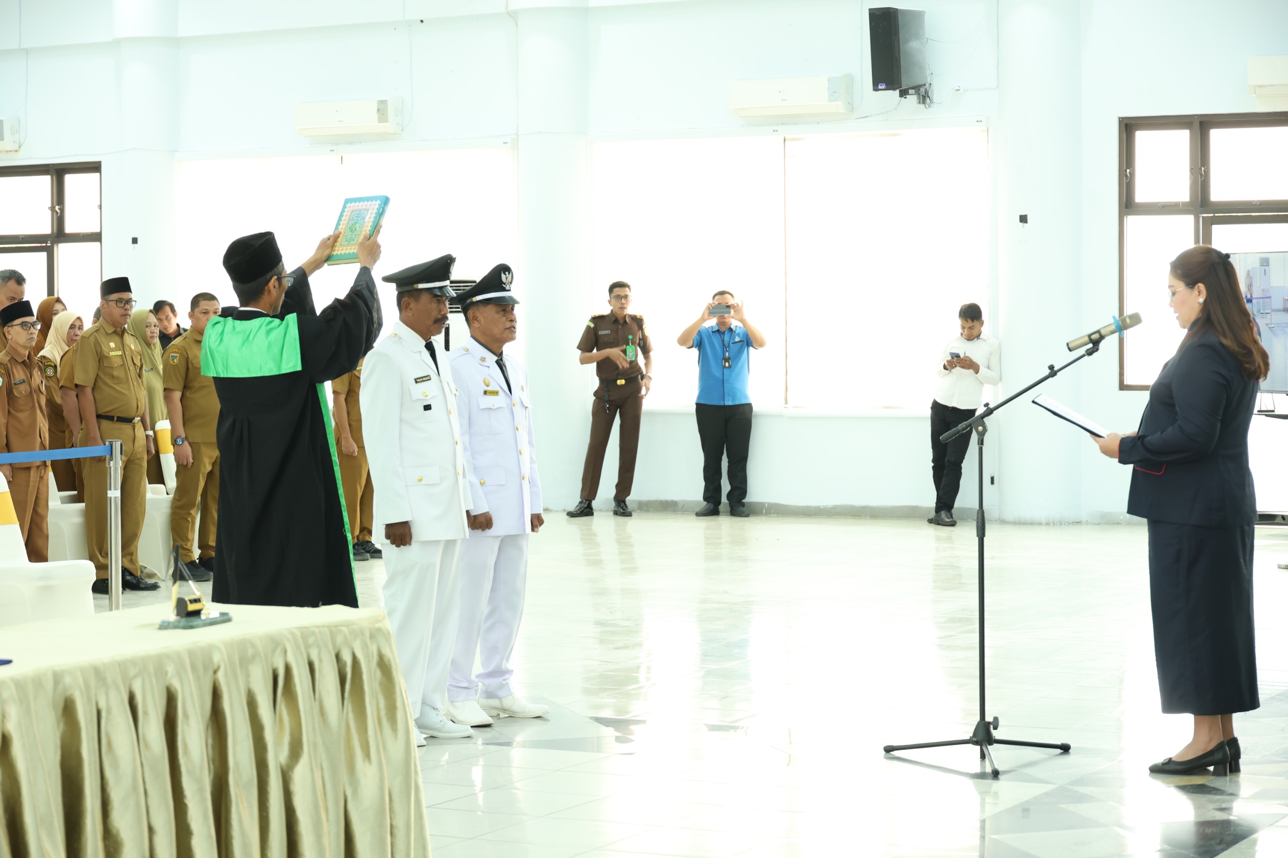 Bupati Donggala Lantik Kades PAW Siweli dan Oti, Tekankan Persatuan Membangun Desa