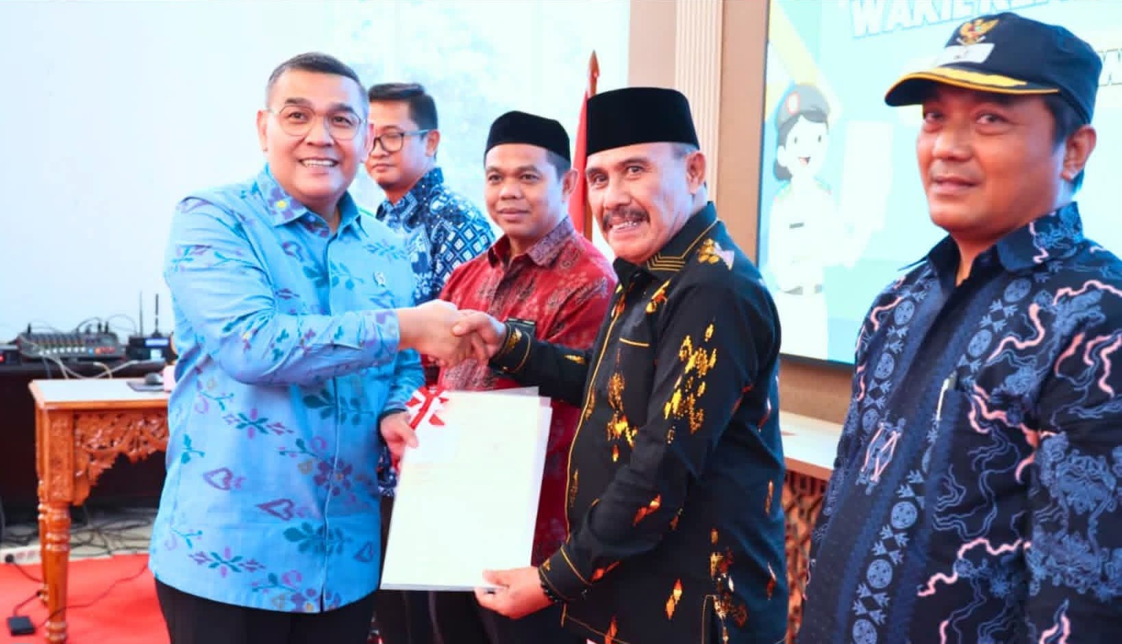 Pemkab Donggala Terima Sertifikat Tanah Hak Pakai dari Wamen ATR/BPN