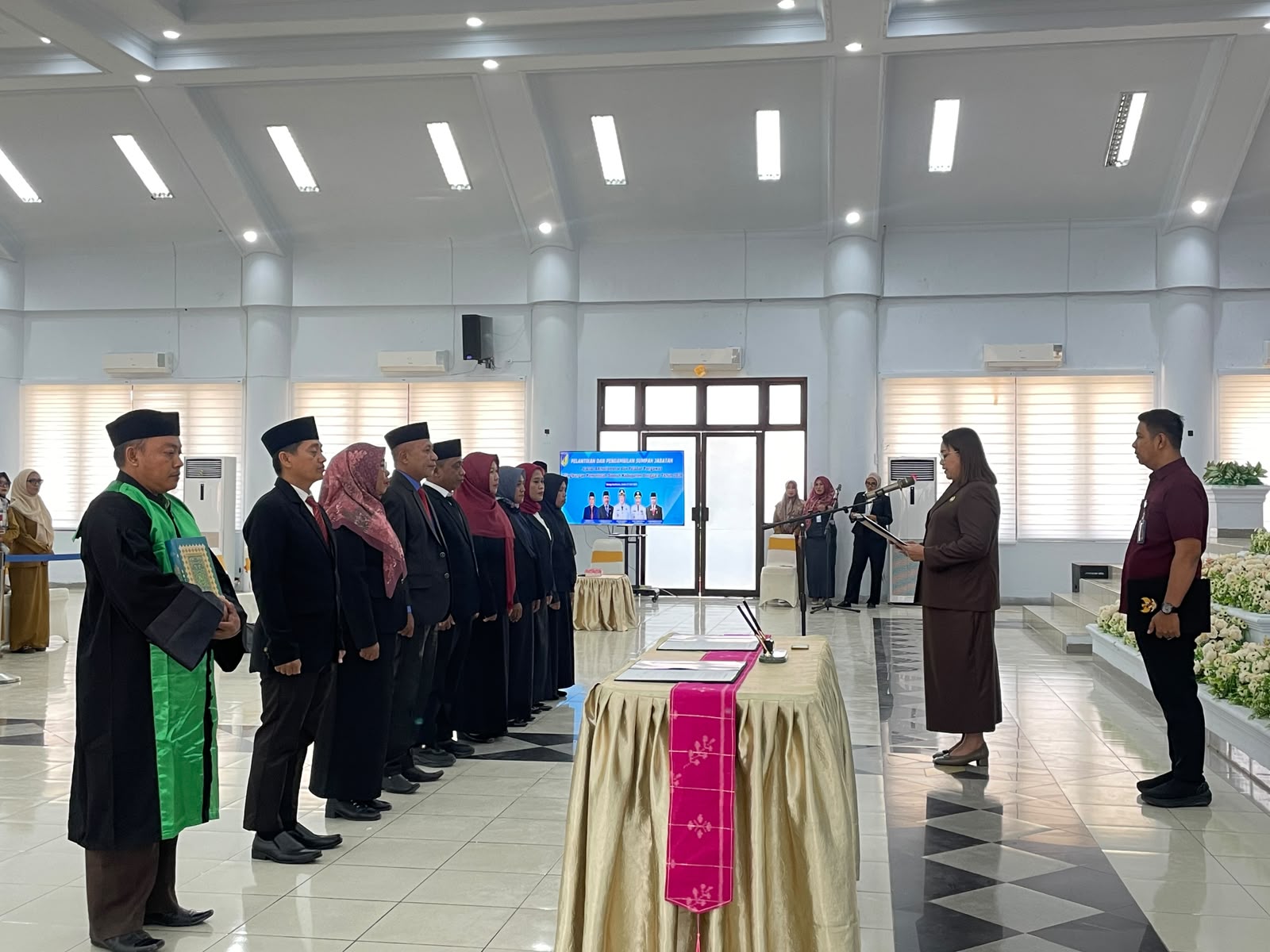 Bupati Donggala Lantik Enam Pejabat Baru, Tegaskan Jabatan Dipertahankan dengan Kinerja